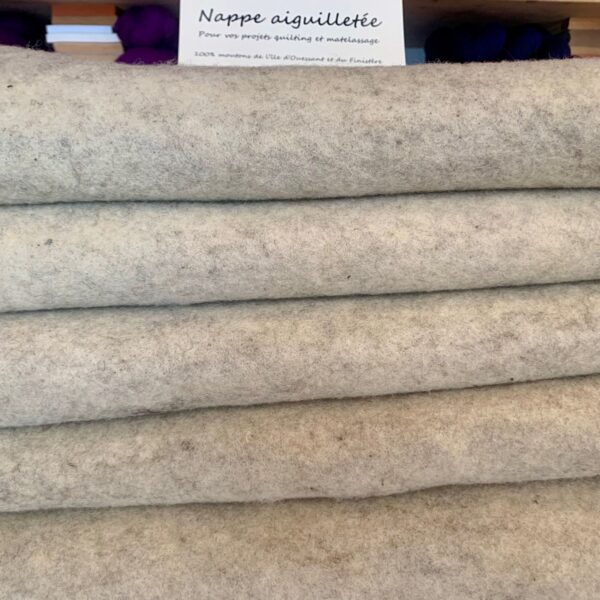 • nappe aiguilletée • à la coupe